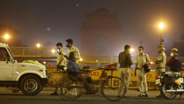 டெல்லியிலும் ஊரடங்கு 