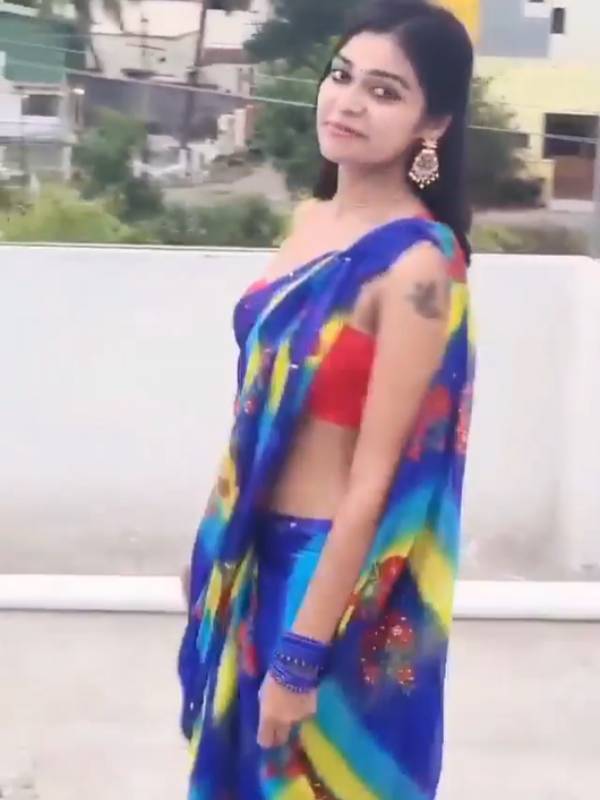 மழை பொழியும் ரசிகர்கள் 