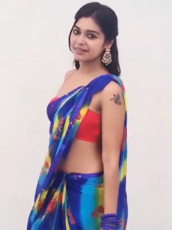 ரசிகர் மனதில் தர்ஷா 