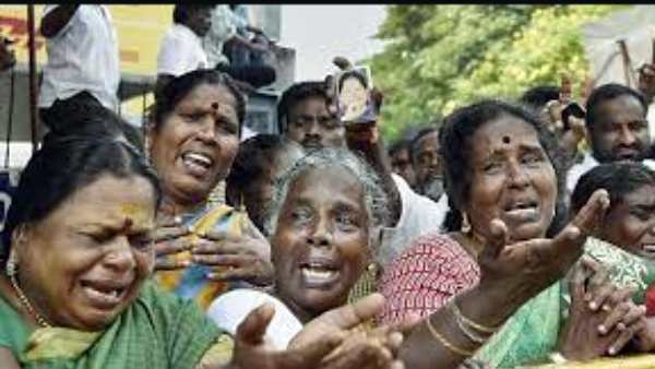 சோகத்தில் மக்கள் 