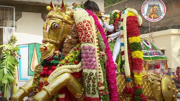 வைகை ஆற்றில் கள்ளழகர் வைகை ஆற்றில் கள்ளழகர்