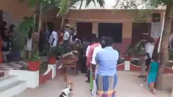 மக்களவை தொகுதியில் வாக்குப்பதிவு 