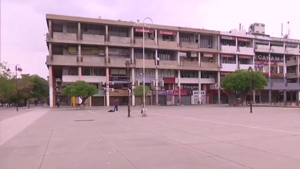 போட்டு தாக்கும் கொரோனா 