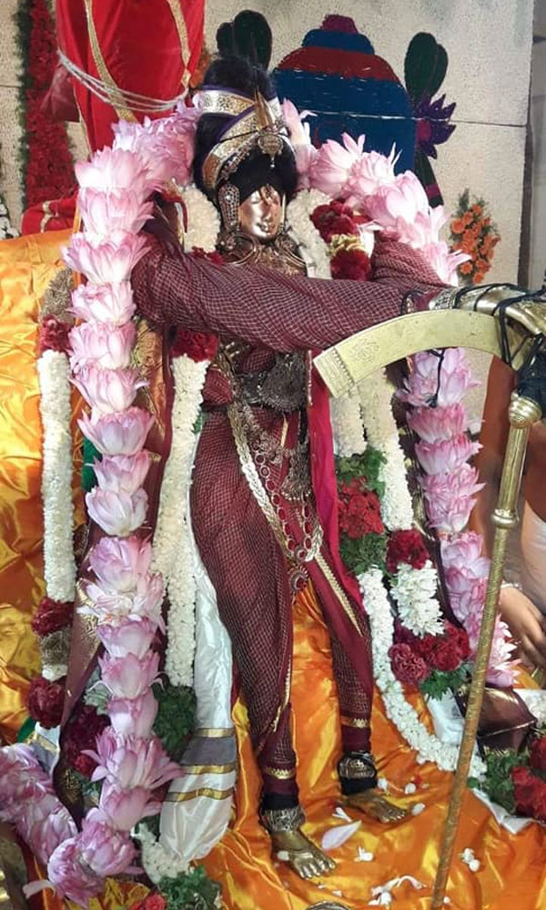 தங்கக் குதிரை வாகனம் 