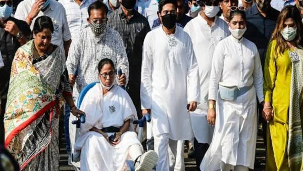 மமதாவுக்கு தடை- தர்ணா 