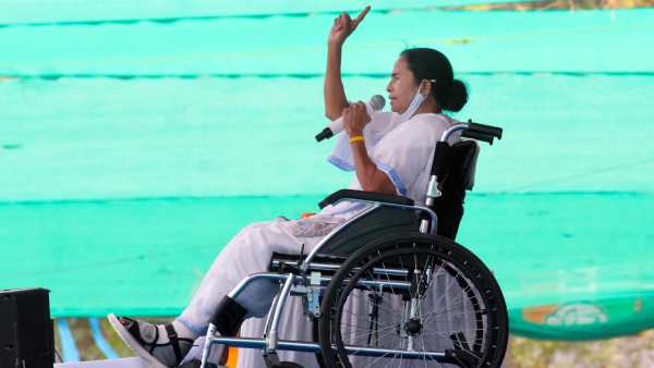 Mamata Banerjee banned from campaigning for one day by Election Commission of India 