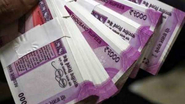 ரூ.2,20,000 பணம் ரூ.2,20,000 பணம்