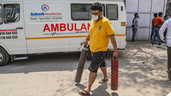 நோயாளிகள் வெளியேற்றும் அவல நிலை நோயாளிகள் வெளியேற்றும் அவல நிலை