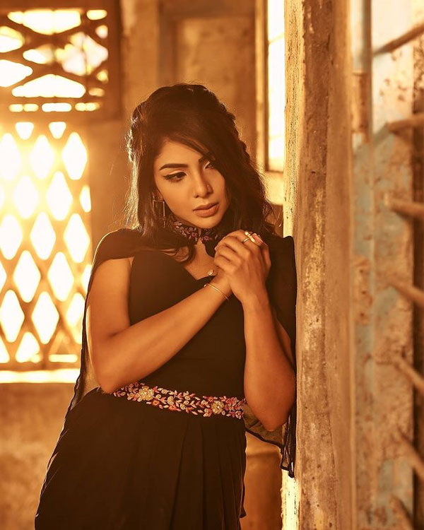 புகழுடன் ஜோடி 