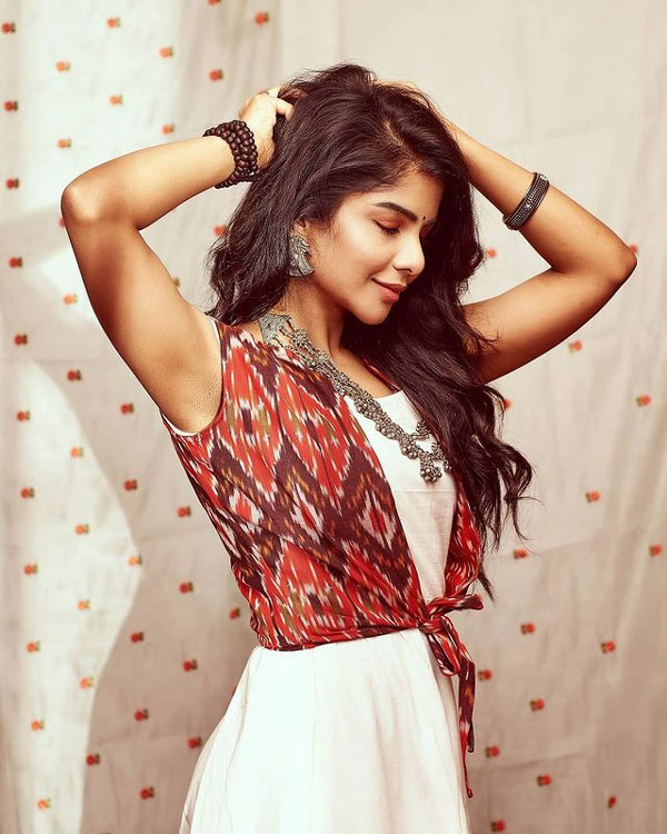 அழகி பவித்ரா 