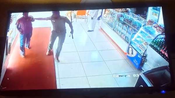 உள்ளே புகுந்து அடி உள்ளே புகுந்து அடி