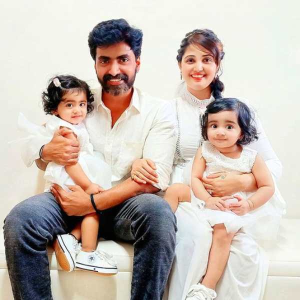 காதல் மனைவியுடன் 