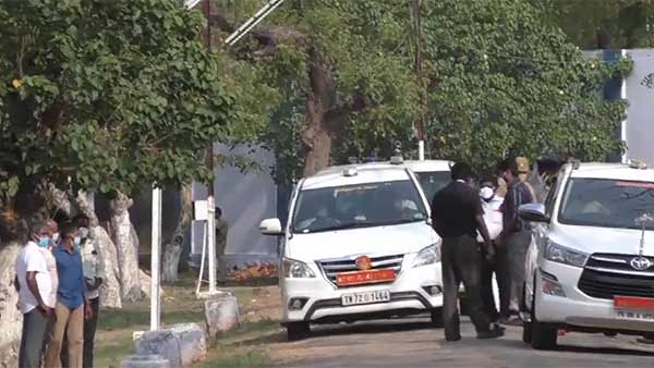 உறவினர்களுடன் பேச்சுவார்த்தை 