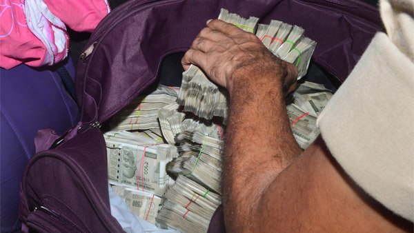 கட்டுக்கட்டாக பணம்