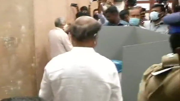 பாதுகாப்பு பாதுகாப்பு