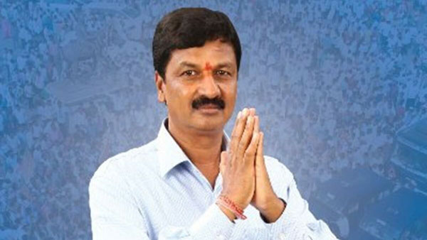 இளம்பெண்