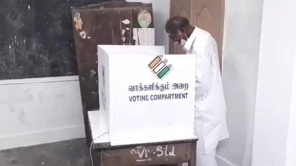 நல்ல நேரம் பார்த்து வாக்களித்தார் 