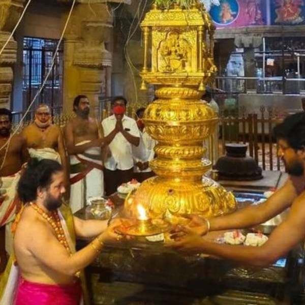 பக்தர்கள் படையல் வழிபாடு பக்தர்கள் படையல் வழிபாடு