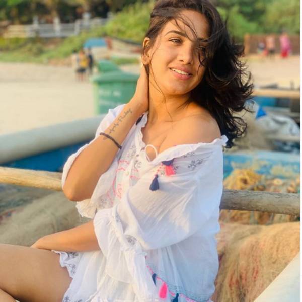 சிவப்பு கலரில்...! 