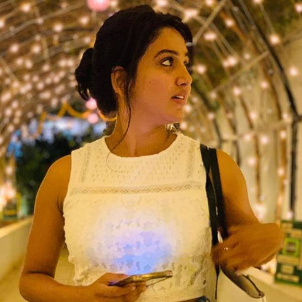 தாமரை மலர் போல 