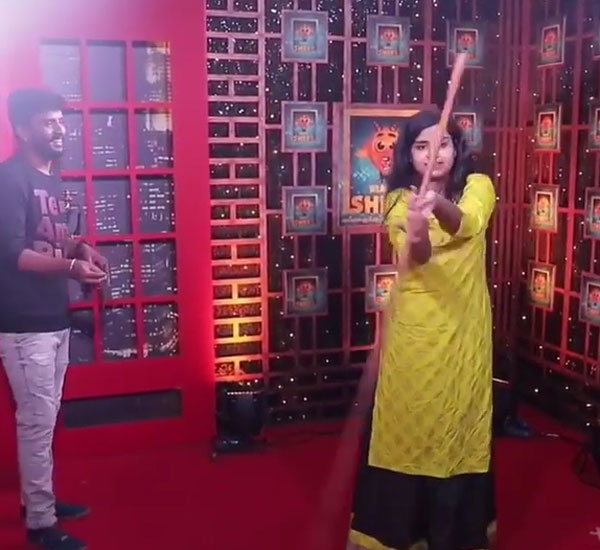 கம்புடன் சிலம்பம் 