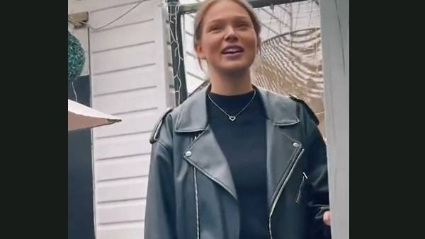 கும்பலாக இளைஞர்கள்