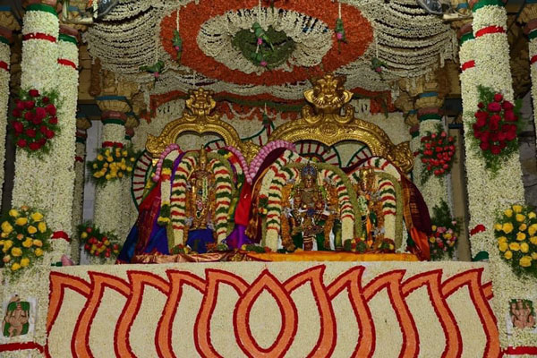 மீனாட்சி அம்மனின் நகைகள் மீனாட்சி அம்மனின் நகைகள்