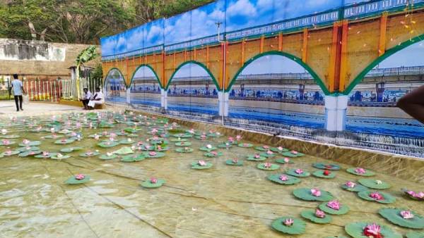 வைகையில் கள்ளழகர் 