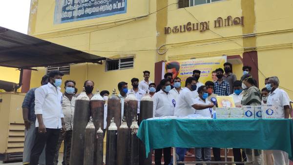 மருத்துவர்களுக்கு முக கவசங்கள் 