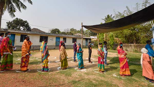 35 தொகுதிகளில் வாக்குப் பதிவு 