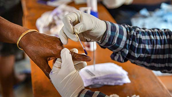 17 தொகுதிகளில் நேரடி மோதல் 