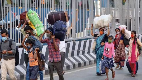 படிக்கட்டுகளில் அபாய பயணம் படிக்கட்டுகளில் அபாய பயணம்