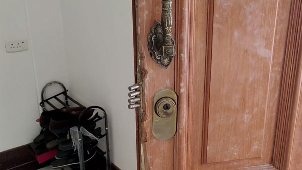 பங்களாவில் கொள்ளை முயற்சி பங்களாவில் கொள்ளை முயற்சி