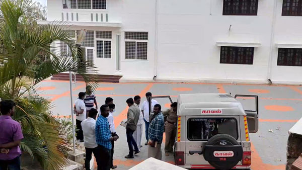 காவலர்கள் காவலர்கள்