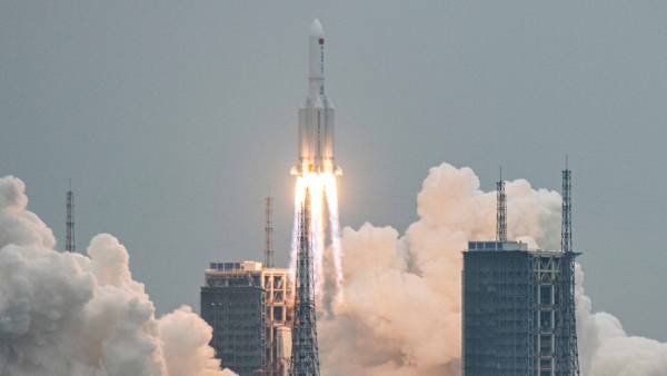 விண்வெளியில் இருந்து திரும்பும் ராக்கெட்கள்