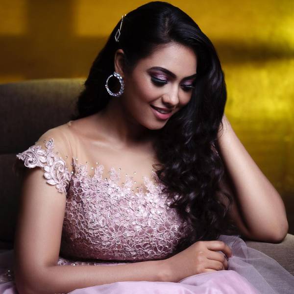 முட்டி மோதல்