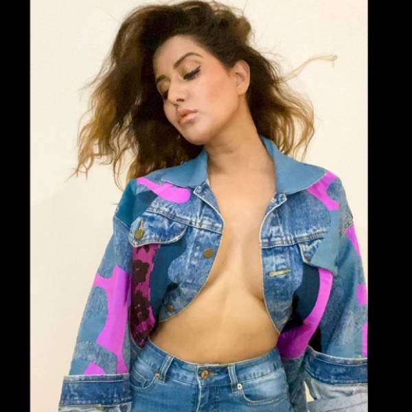 எல்லாத்தையும் காட்டியாச்சு