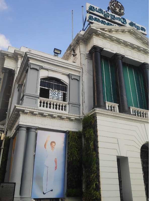 அறையை காலி செய்த மாஜிக்கள் அறையை காலி செய்த மாஜிக்கள்