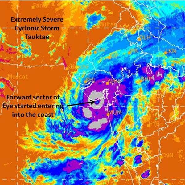 மின்சாரம், செல்போன் சேவைகள் பாதிப்பு 