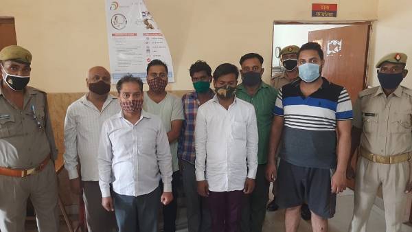 7 Men Went Around UP Crematoriums To Steal Clothes From Bodies, Arrested