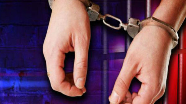 2 பேரை கைது செய்த போலீஸ் 