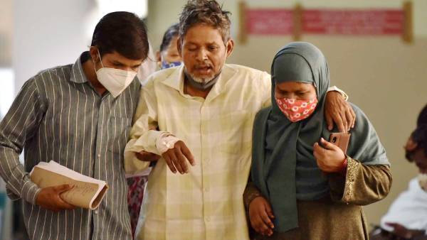 தனி வார்டில் சிகிச்சை 