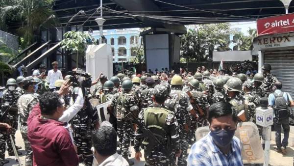 அமைச்சர்கள் கைது 