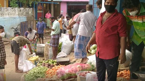 அலைமோதுகிறது அலைமோதுகிறது