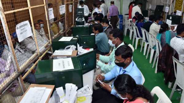  செல்லூர் ராஜு லீடிங்