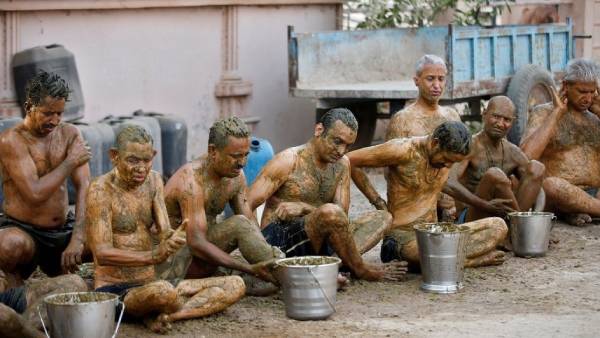 பசு சாண குளியல்