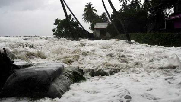  டவ் தே புயல் அதிதீவிரம் 