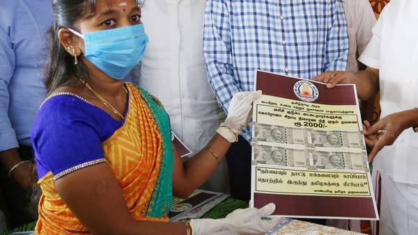 சமூக இடைவெளி இல்லை சமூக இடைவெளி இல்லை
