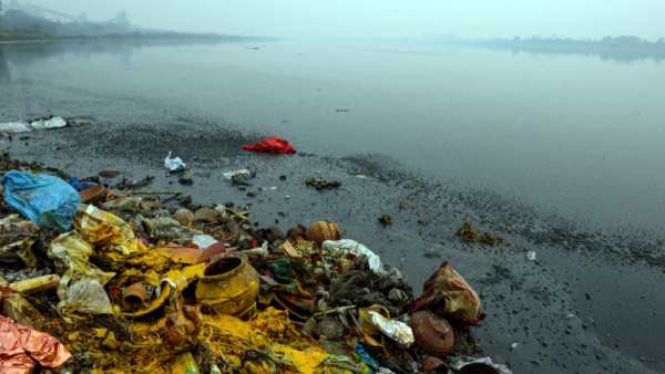 கரையொதுங்கிய சடலங்கள்