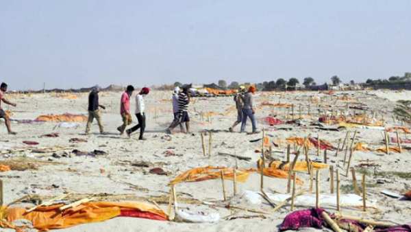 நதிக்கரையில் சடலங்கள் நதிக்கரையில் சடலங்கள்